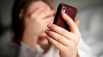 موظفة تتهم زميلها بنشر مقطع غير أخلاقي يجمعهما عبر موقع إباحي